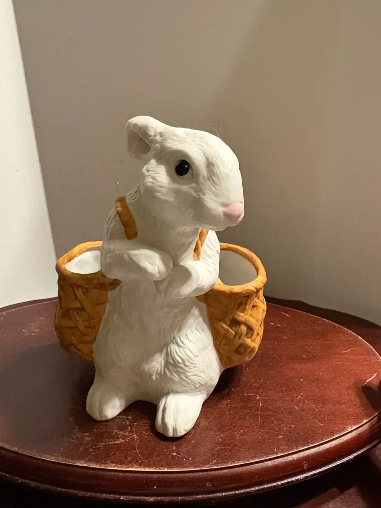 Tailored Tiles White Easter Bunny With Baskets