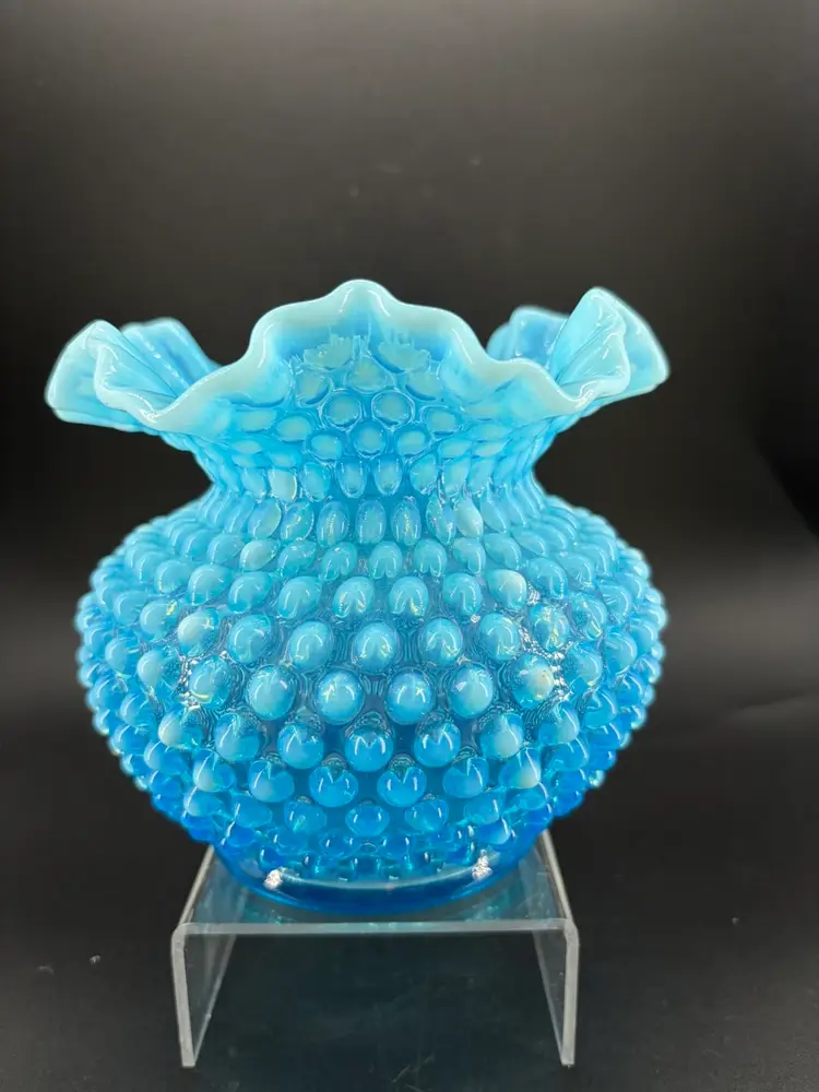 VINTAGE FENTON BLUE OPALESCENT HOBNAIL VASE WITH RUFFLED RIM