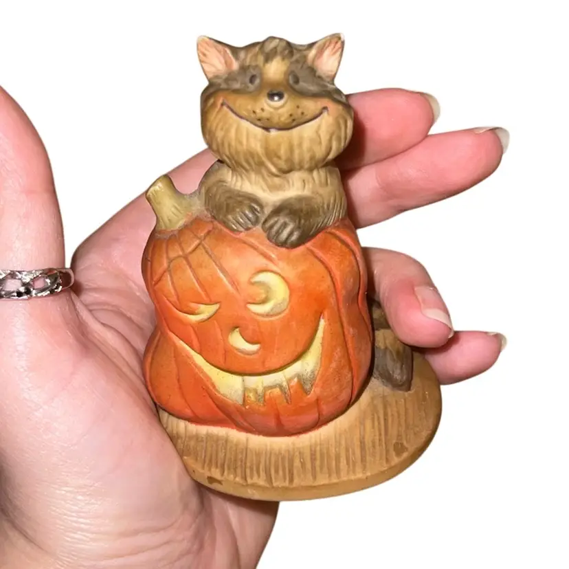Suzy’s Zoo Enesco Racoon W/ Pumpkin Figurine 3”