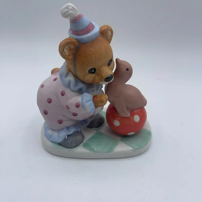 HOMCO #8881 Teddy Bear Circus Clown w/Seal On Ball 4 3/4" Figurine