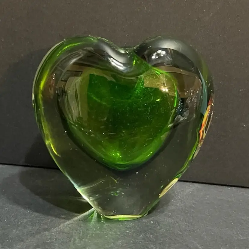 Glass Art Studio Green Sommerso Heart Shaped Vase *Glows* ~3.75” x 3.25” x 1.75”