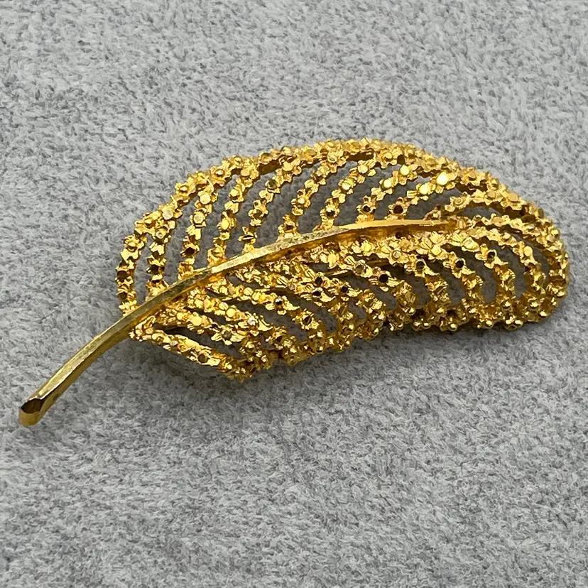Signed BSK Diamond Cut Gold Tone Leaf Brooch Pin