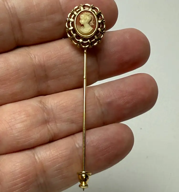 Vintage Left Facing Cameo Gold Tone Stick Pin