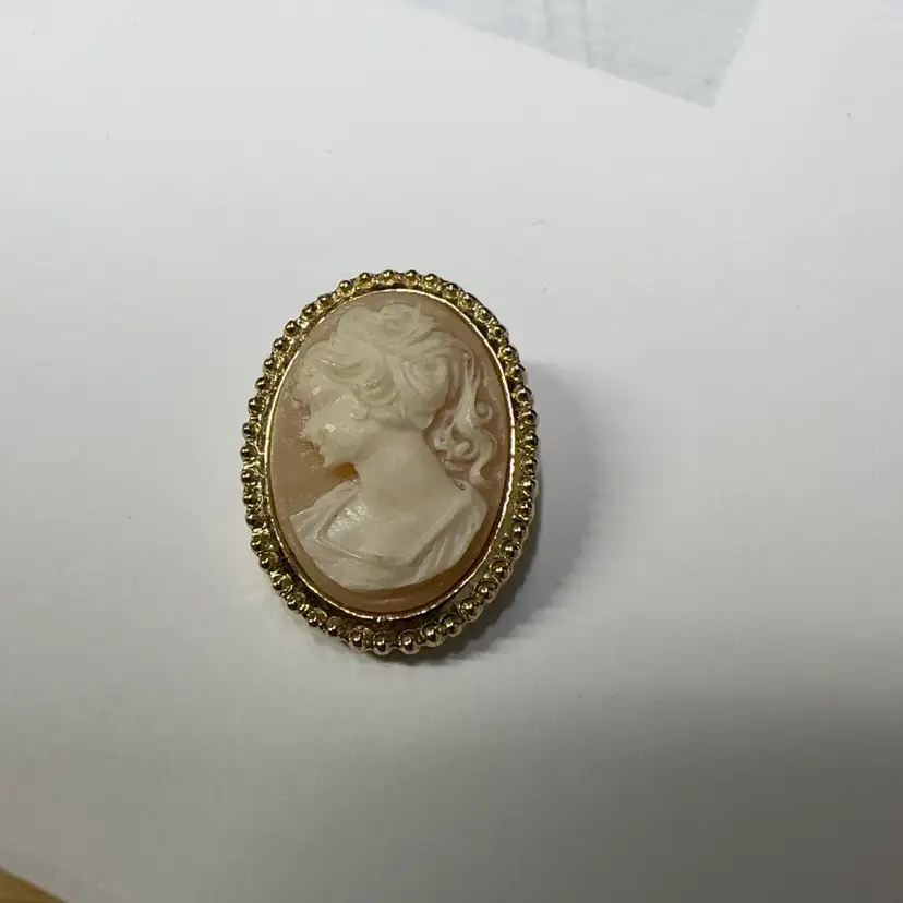 Vintage Mid Century Gold Toned Cameo Repro