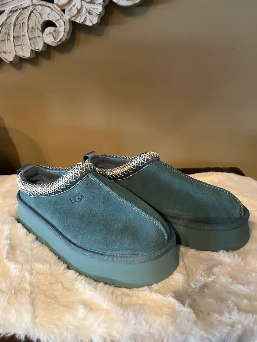 UGG Platform Slippers 7 NEW