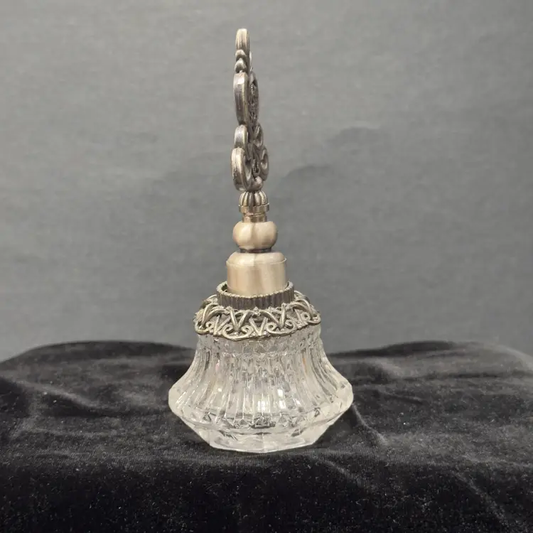 #1425 MCM, Pewter Silver Toned Heart and Crown on Clear Glass Perfume Bottle Stopper Dauber