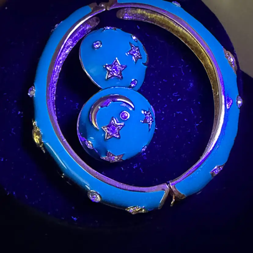 It A Glower Set Of Bracelet & Earrings By Soulful Moon Starts & Moon By A Designer Read The Description.