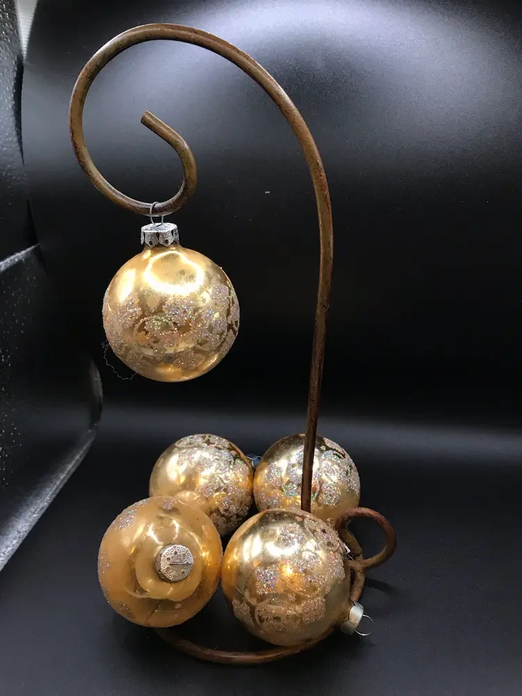 VINTAGE SS KRESGE GLASS CHRISTMAS TREE ORNAMENTS SET OF 5 made in USA 2 1/4”