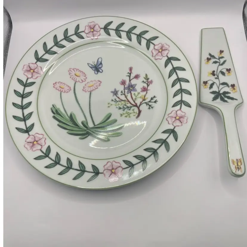 10”+ Botanical Cake Plate With Server- Home Essentials By I Godinger & Co