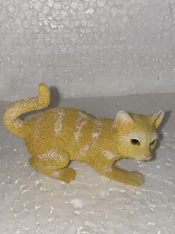 Vintage Resin Cat Figurine As Pictured All Average 3.5-4" In Length