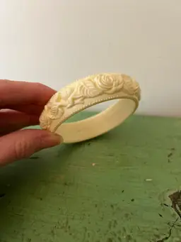 Vintage Rose Celluloid Ivory Tone Bangle. 3/4 inch Cream Colored Mod Bracelet