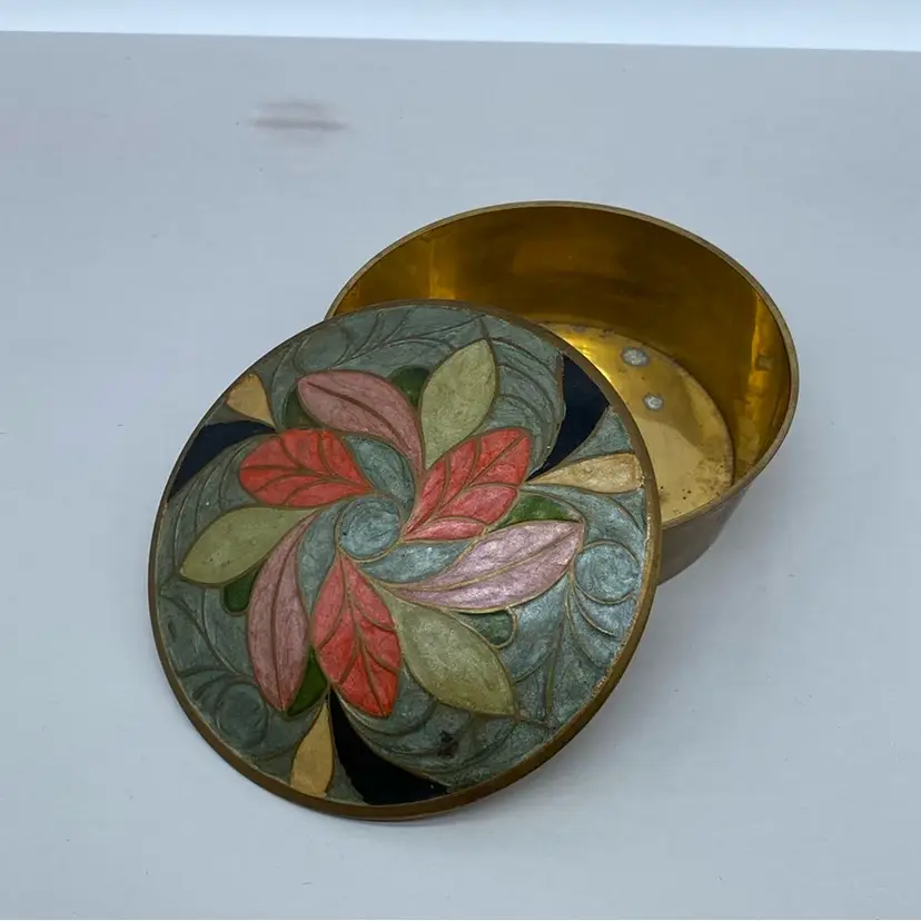 #4103 Brass Hand Painted Made In India Lidded Trinket Box Leaf Pattern