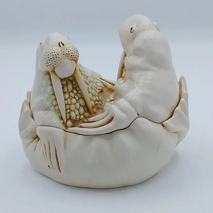 Vintage Harmony Kingdom 'Tea For Two' Walruses Trinket Box.
