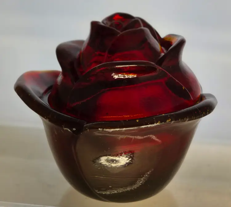 L.E Smith Glass red rose trinket dish with lid Glows