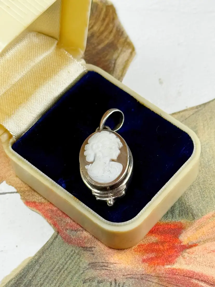 Sterling Silver Carved Shell Cameo Pendant