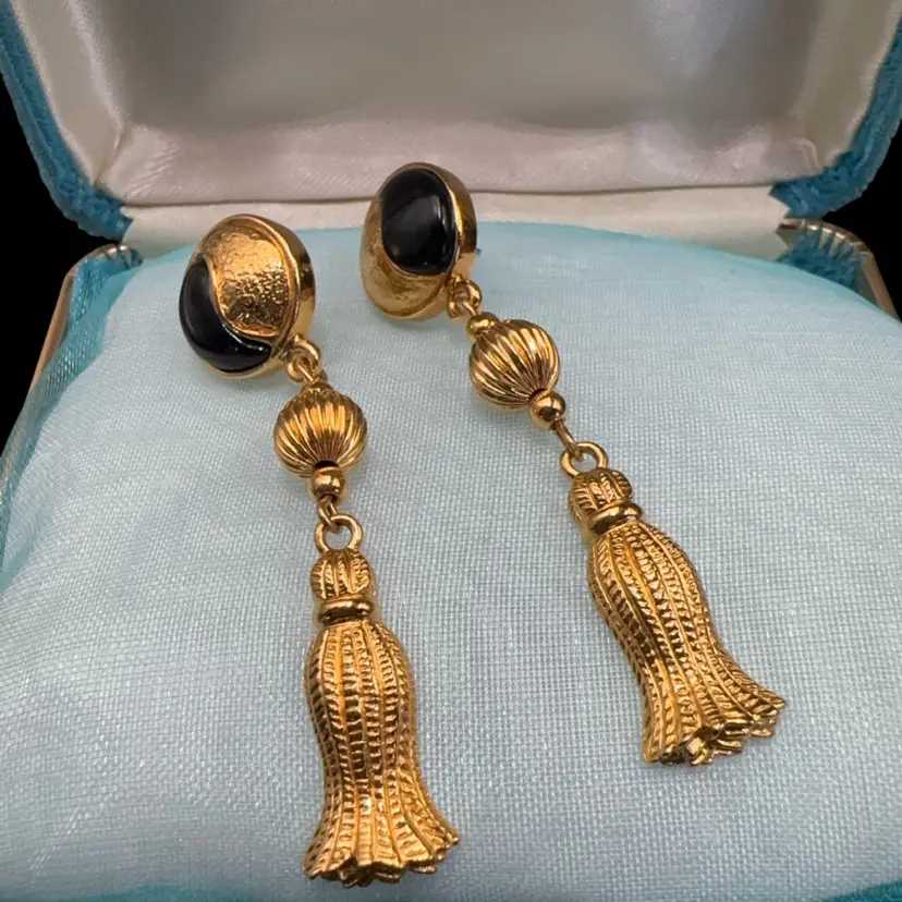Vintage Avon Yin Yang Dangle Earrings