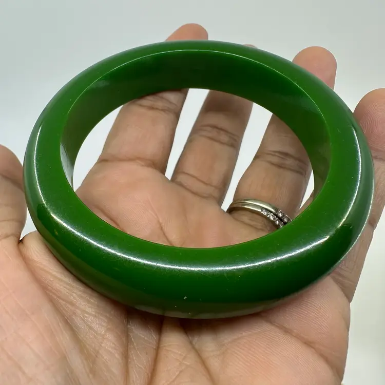 Bakelite Green Bangle .5”
