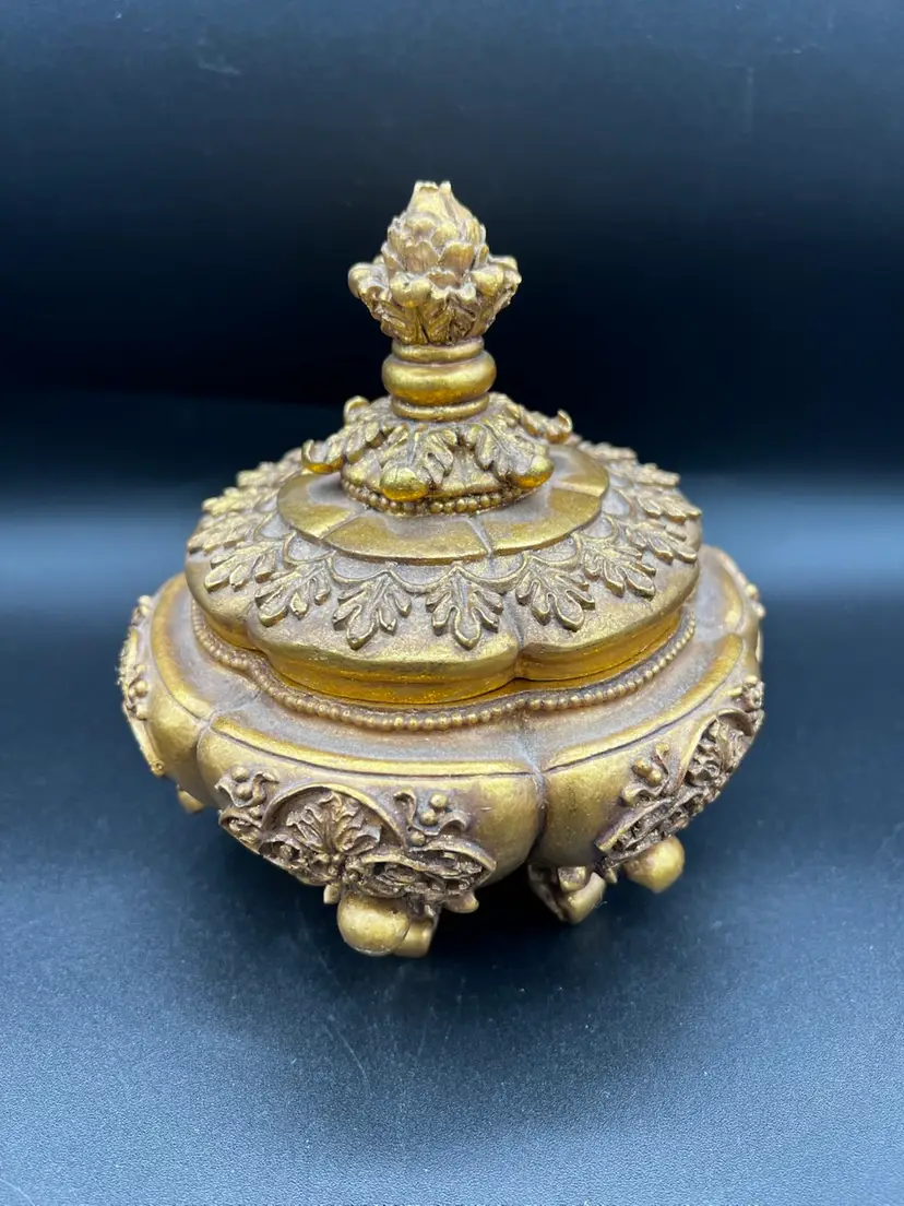 032. Gold Rococo Syroco Style Round Trinket Jewelry Resin Box Gilt Ornate