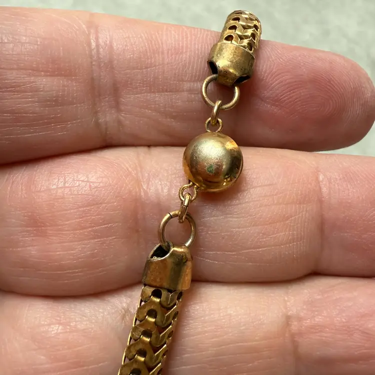 Beautiful Vintage 16" Gold Tone Mesh Necklace Chain Unusual Snap Closure