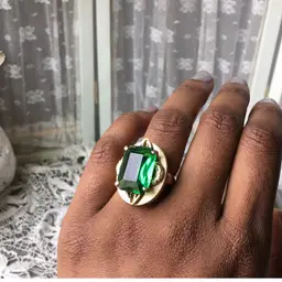 Vintage Witting Davis Green Rhinestone Ring