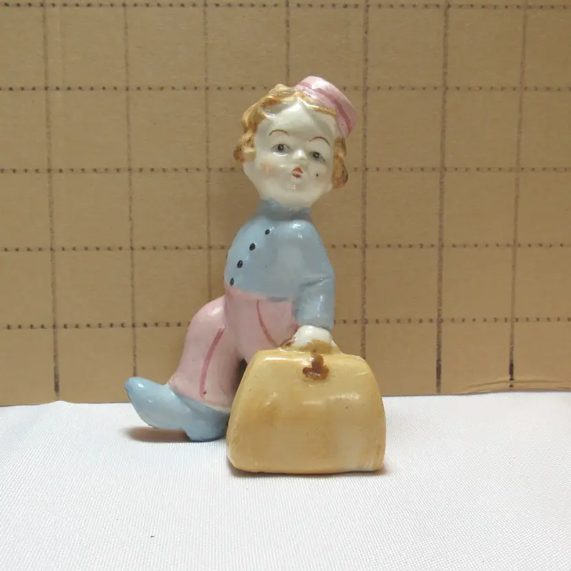 VTG One Piece Bellhop Salt and Pepper Shaker Set
