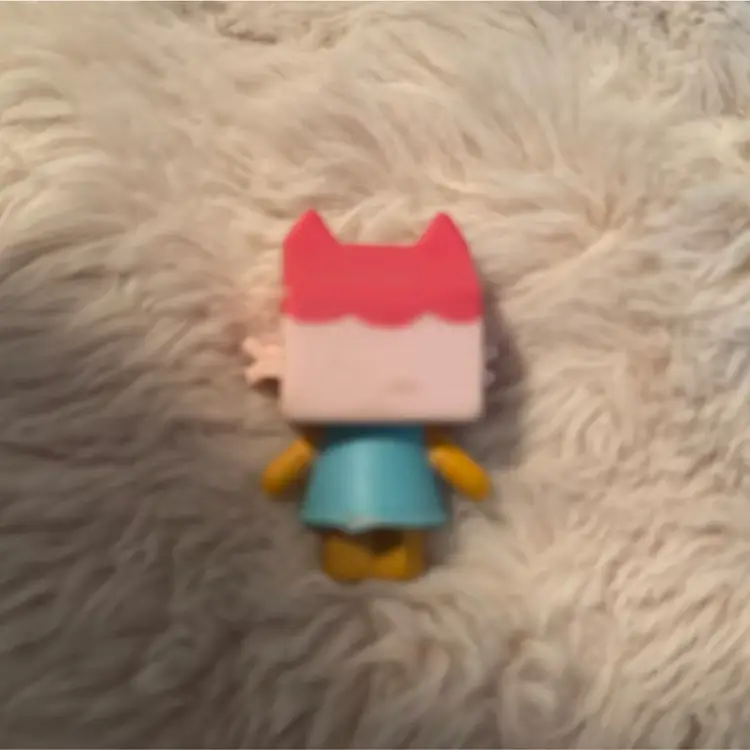 Gabby's Dollhouse Baby Box Cat Figurine 36204 Vietnam