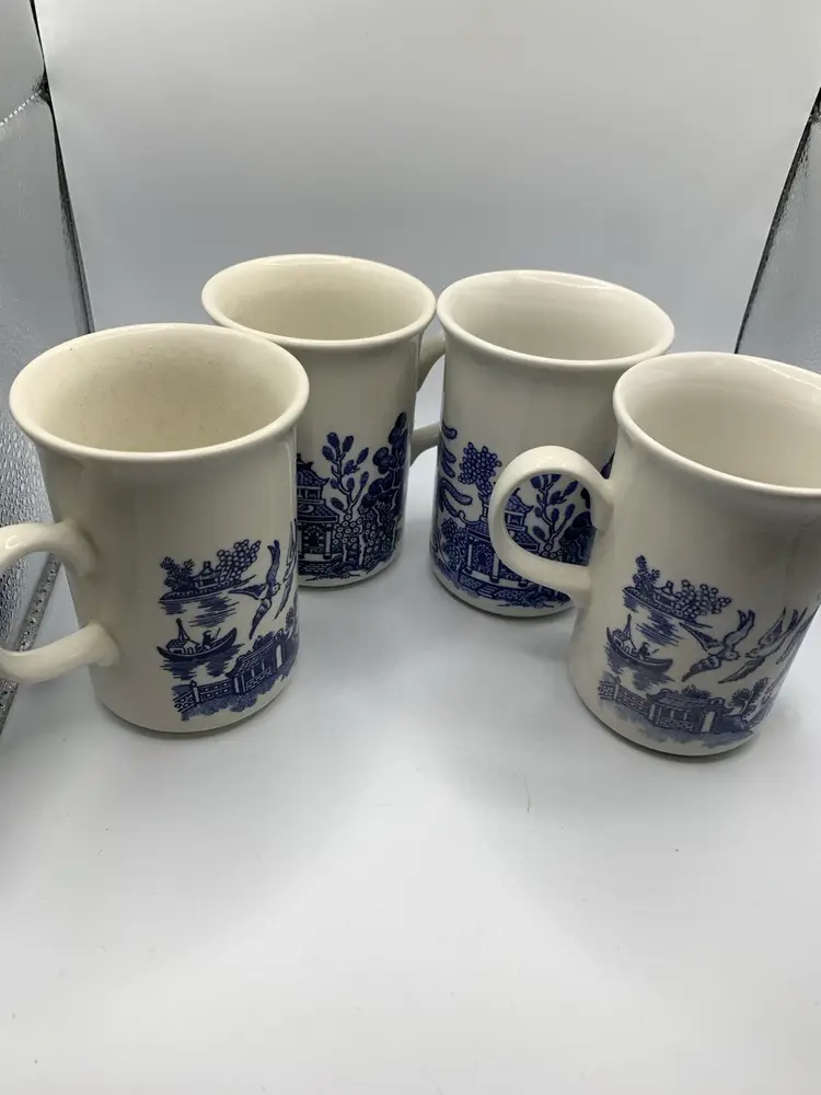#01 - Blue Willow Mugs (4)