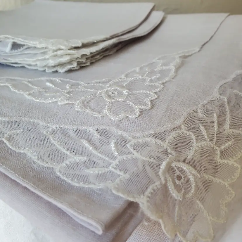 Set of 4 Gray Linen Napkins and Tablecloth
