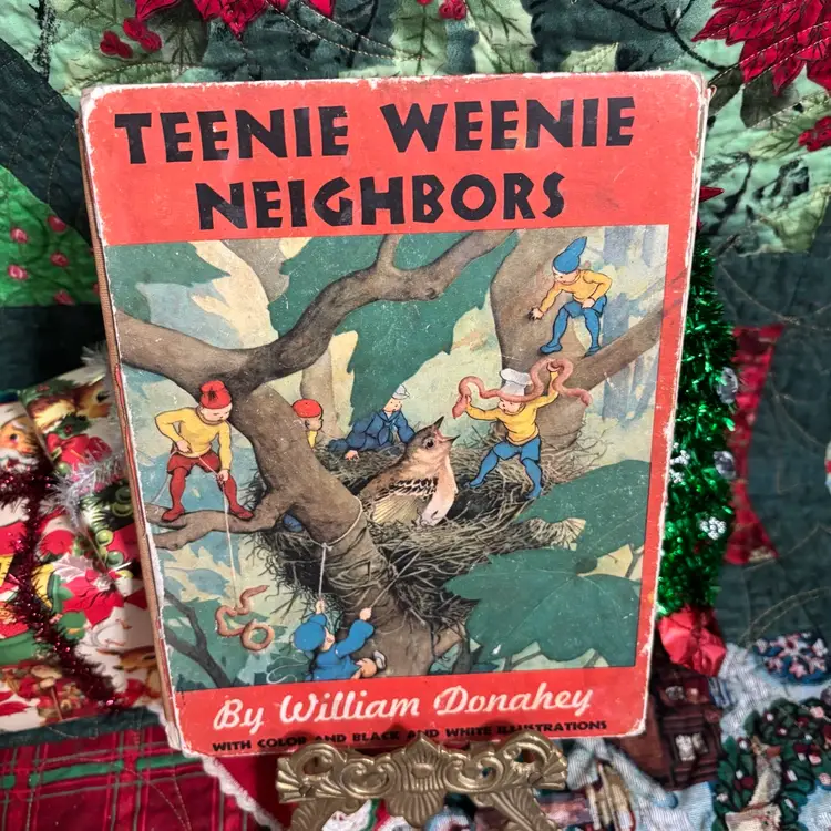 E-1945 Teenie Weenie Neighbors Children’s Book Delicate Condition Beautiful Graphics