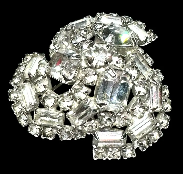Vintage Clean Clear Swirling Rhinestone Brooch circa: 1950s