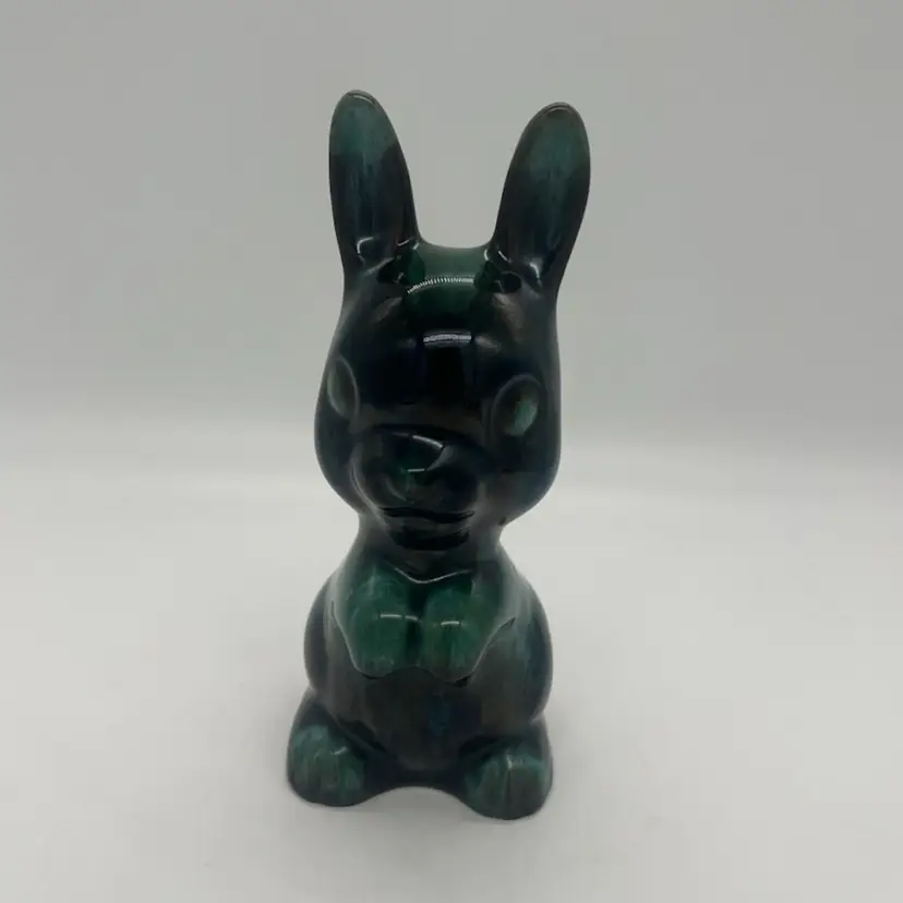 Vintage Blue Mountain Pottery Bunny Rabbit 7” Figurine