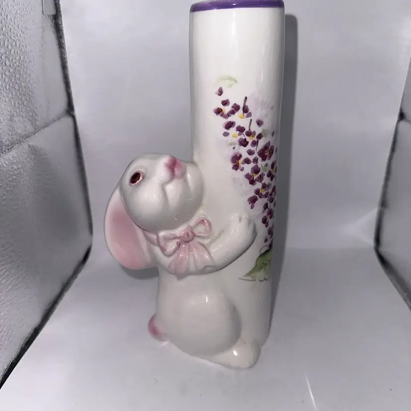Vintage Bunny Rabbit Bud Vase 1980 FTDA Weiss Ceramics Brazil 7.5” Purple Flowers