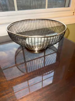 Vintage Mid-Century Oval Wire Footed Bread Basket Fruit Bowl MCM 10”