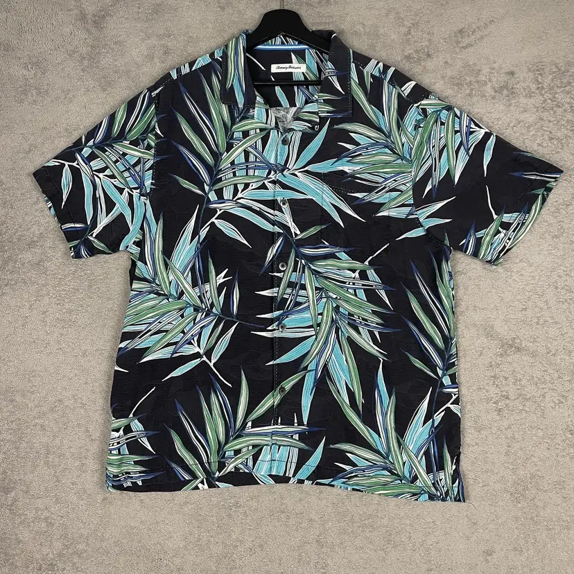 Tommy Bahama Shirt Mens XL Blue Green Silk Tropical Hawaiian Camp Button Front