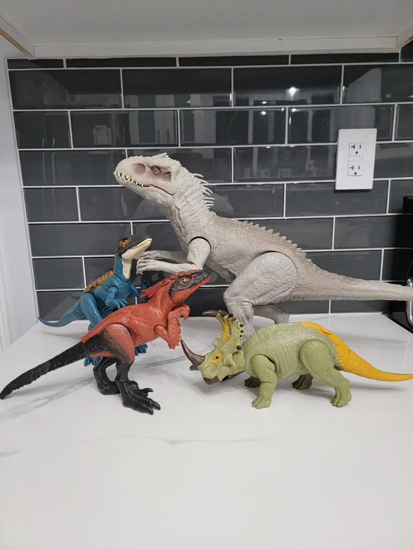 Mattel Jurassic World Dinosaur Lot Plus Original Jurassic Park Collectors DVD