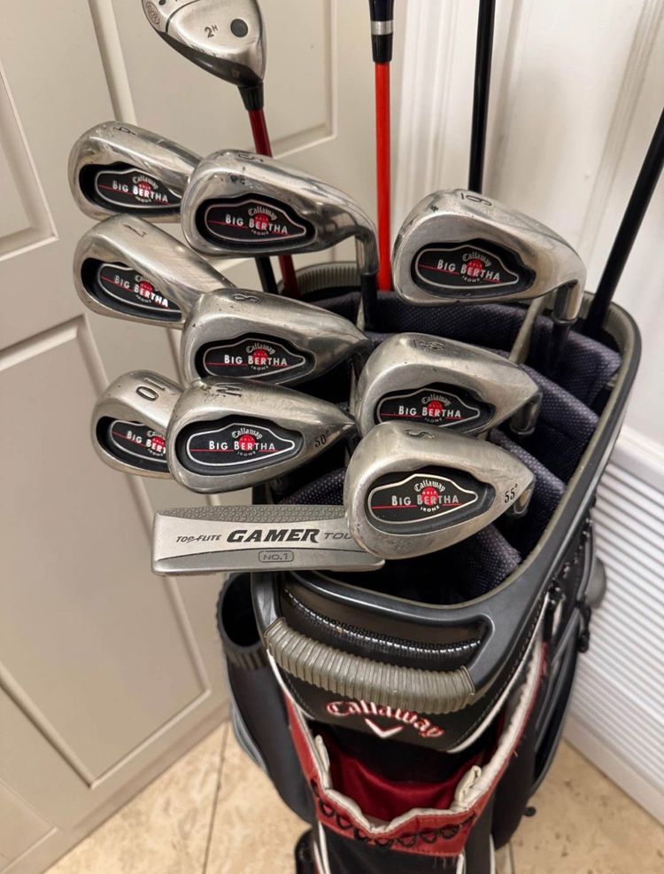 Callaway Big Bertha golf club set.  Compelte right handed set with Callaway golf bag