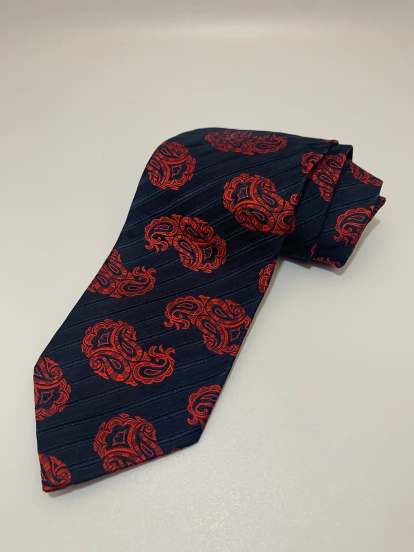 Vintage Lucien Piccard All Polyester Paisley Navy Blue/Red Tie 54" x 4"