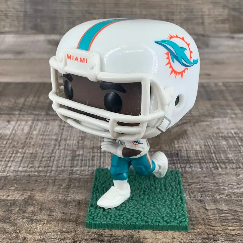 Tyrell Hill Funko Pop Miami Dolphins Figurine