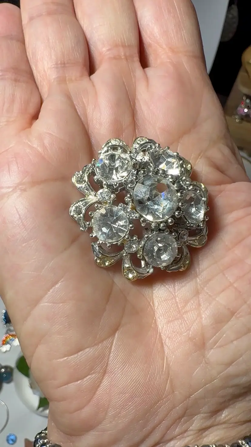 Vintage Rhinestone Retro Brooch Pin Hollywood Glam Midcentury Vintage Brooch Pin 1.5” Diameter Video Attached