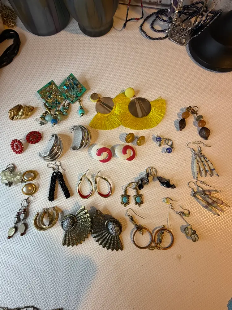 Lot Of 20 Earring Metal Gold Tone Costume Jewelry