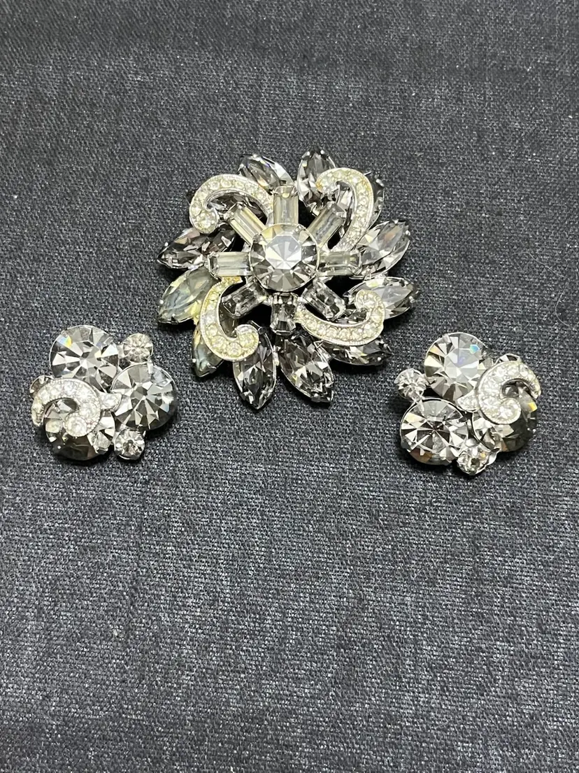 Weiss Demi Parure Brooch And Clip-on Earrings