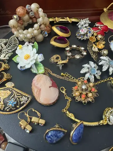 Vintage Jewelry With Bear Town Market 🐻