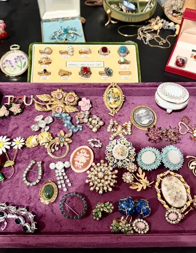 Vintage Jewelry! ❤️