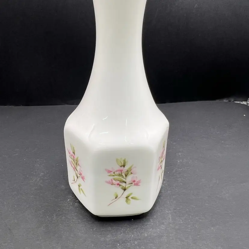 This is a vintage Ashleydale fine bone china bud vase. England