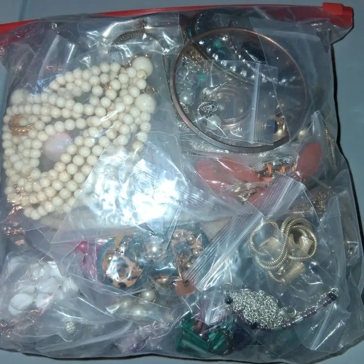COSTUME JEWLERY 4 lbs MYSTERY ALL WEARABLE VTG to MOD Ea. Bagged! Resell/Keep #13