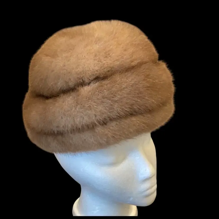 Vintage Blonde Mink Fur Hat With Hat Box 21 Inch Bowl