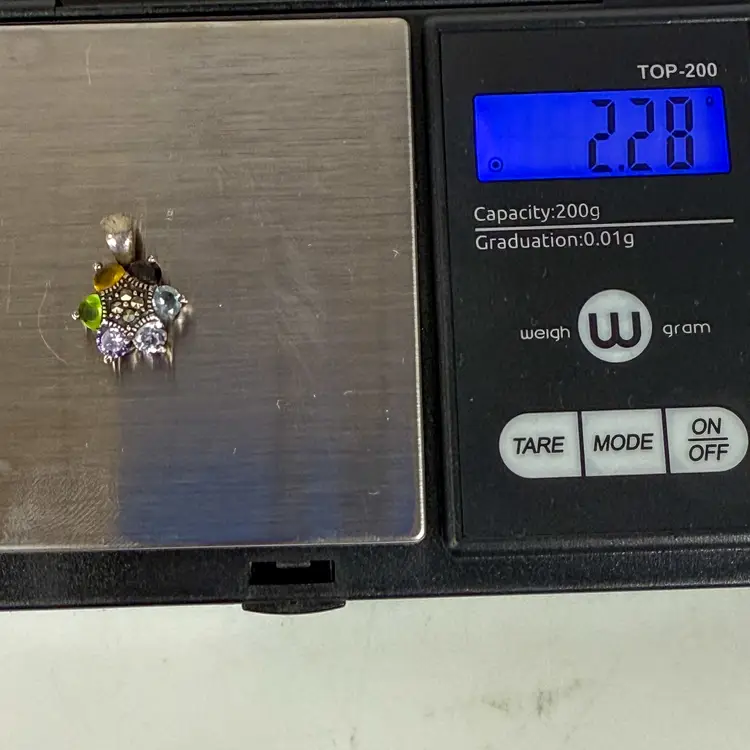 Sterling Silver 6 point star with gemstones 2.28g