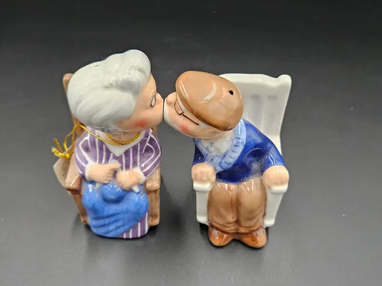 Westland 2009 Rocking Chair Couple #93910 Salt & Pepper Shaker