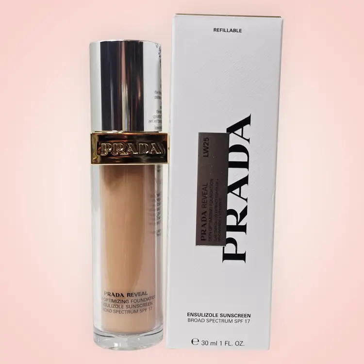 Prada Reveal Skin Optimazing Foundation LW25 Sunscreen SPF17 Refillable 1 fl oz