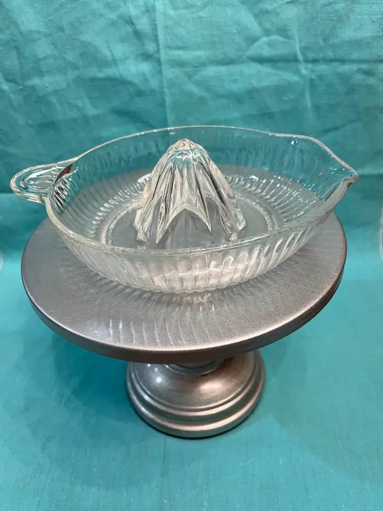 VTG Clear Glass Citrus Reamer Juicer
